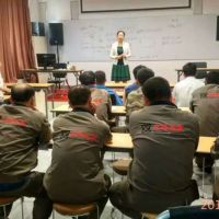 ���x����ƸՈ��̩��Ӣ��У���ں��Ӽ��g��Ӗ����